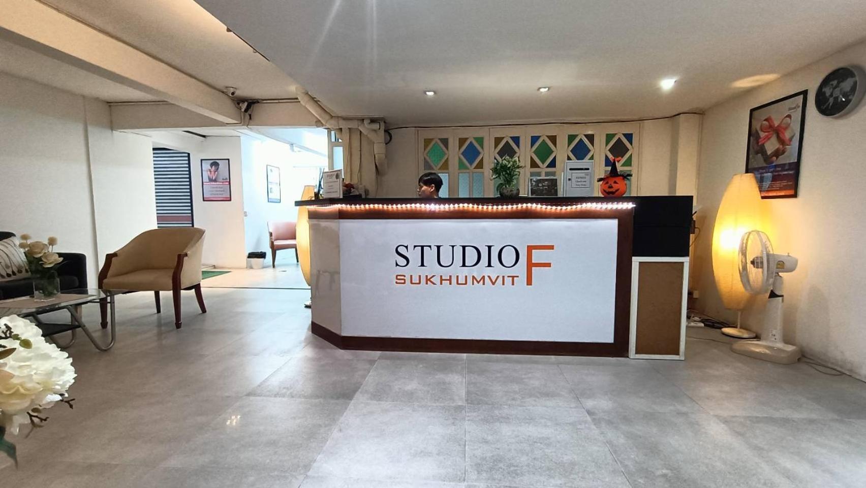 Studio F Sukhumvit Banguecoque Exterior foto